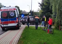 17-latek na motocyklu doprowadził do zderzenia z rowerzystą i uciekł. Zatrzymał go policjant jadący na służbę - zdjęcie główne