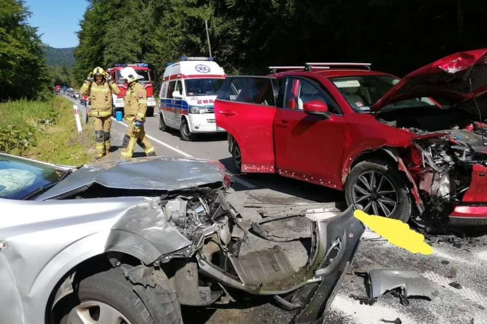 Najechanie na tył przyczyną czołowego zderzenia - zdjęcie 2