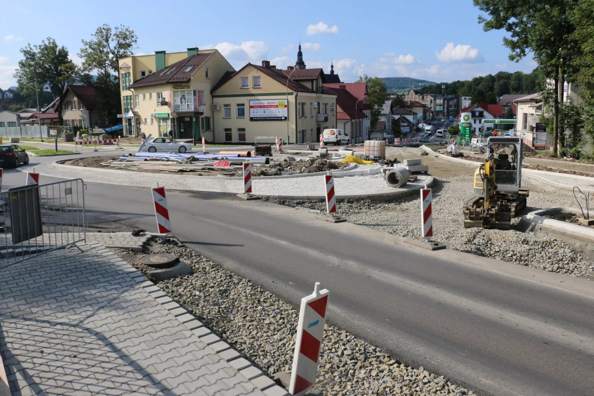 Postępują prace przy budowie nowego ronda w ciągu DK 28