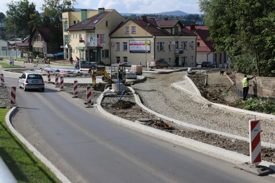 Postępują prace przy budowie nowego ronda w ciągu DK 28 - zdjęcie 10
