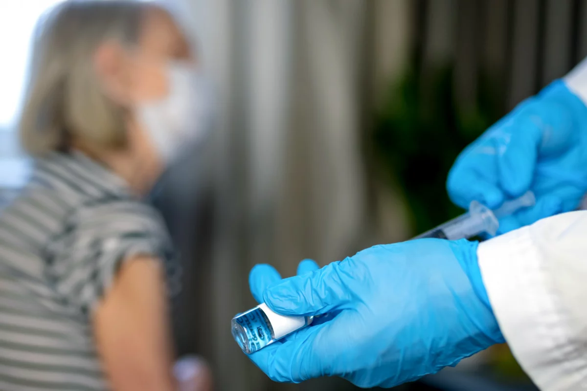 Jak przebiegają szczepienia na Limanowszczyźnie? Duże różnice pomiędzy niektórymi gminami