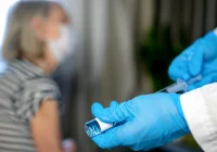 "Prof. Gut: bez 85.proc. zaszczepionego społeczeństwa w Polsce będą zgony" - zdjęcie główne