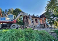 Rozpoczęła się rozbiórka - na Wąskiej pojawiła się osławiona "koparka" - zdjęcie główne