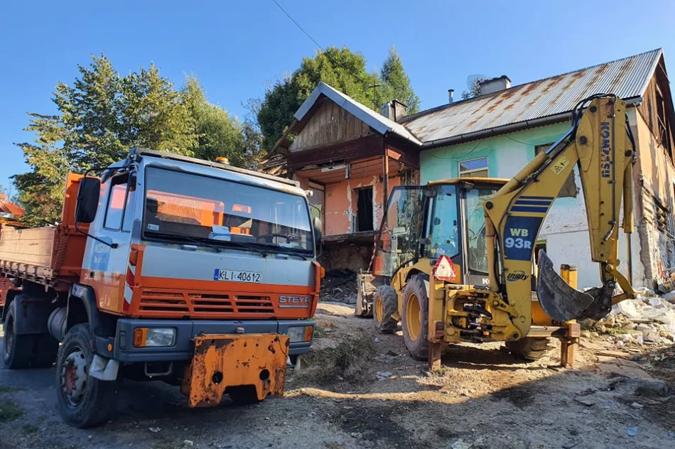 Rozpoczęła się rozbiórka - na Wąskiej pojawiła się osławiona "koparka" - zdjęcie 2