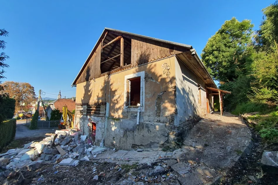 Rozpoczęła się rozbiórka - na Wąskiej pojawiła się osławiona "koparka" - zdjęcie 4