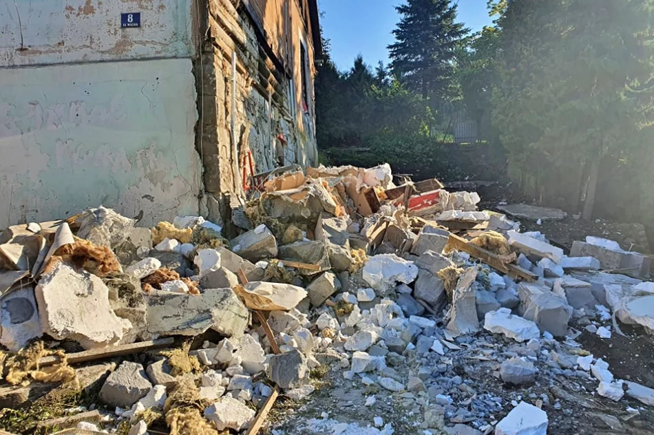 Rozpoczęła się rozbiórka - na Wąskiej pojawiła się osławiona "koparka" - zdjęcie 6