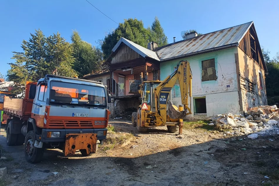 Rozpoczęła się rozbiórka - na Wąskiej pojawiła się osławiona "koparka" - zdjęcie 7