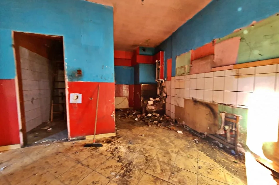 Rozpoczęła się rozbiórka - na Wąskiej pojawiła się osławiona "koparka" - zdjęcie 16