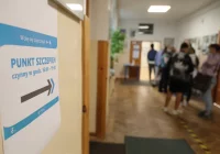 Większość badanych uważa, że szczepienia przeciw COVID-19 powinny być dobrowolne - zdjęcie główne