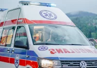 Karetka jechała do pacjenta prawie pół godziny - wypadek w trudnym terenie - zdjęcie główne