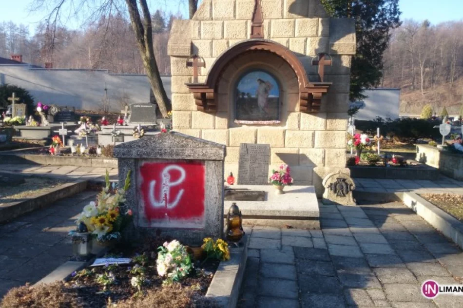 Ktoś zamalował kontrowersyjną tablicę - zdjęcie 3