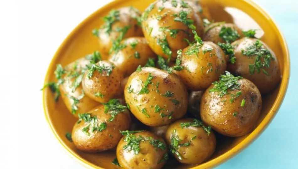 Pieczone ziemniaki w śródziemnomorskim stylu - zdjęcie 1