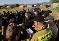 280 osób uczestniczyło w manewrach ratowniczych. Scenariusz ćwiczeń obejmował dwa epizody - zdjęcie główne