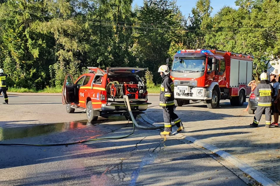 Zapaliła się koparko-ładowarka. Pożar ugasili strażacy - zdjęcie 4