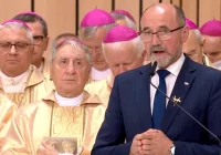 Limanowski samorządowiec podczas beatyfikacyjnej liturgii prymasa Wyszyńskiego i matki Czackiej - zdjęcie główne