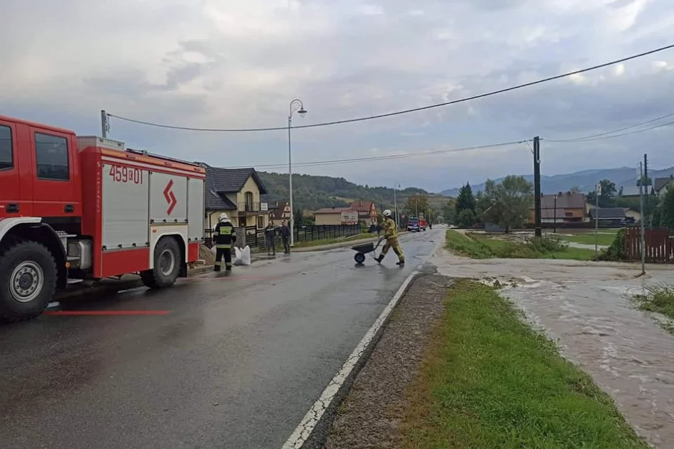 Droga zmieniła się w rwącą rzekę - intensywne opady deszczu - zdjęcie 4