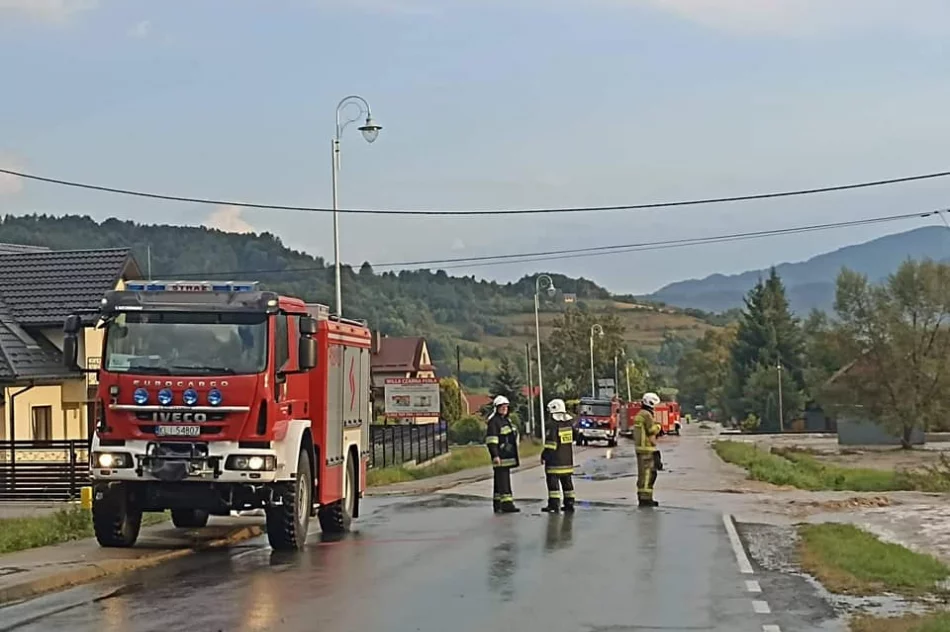 Droga zmieniła się w rwącą rzekę - intensywne opady deszczu - zdjęcie 7