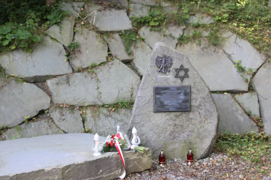 Upamiętniono tragiczne wydarzenia sprzed 82 lat w Mordarce - zdjęcie 8