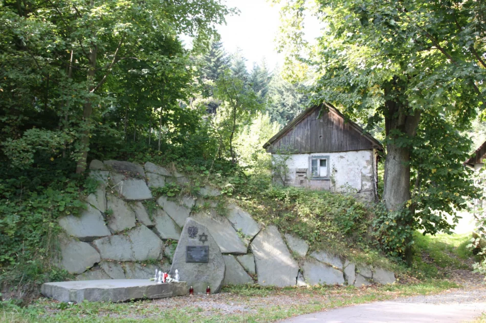 Upamiętniono tragiczne wydarzenia sprzed 82 lat w Mordarce - zdjęcie 13