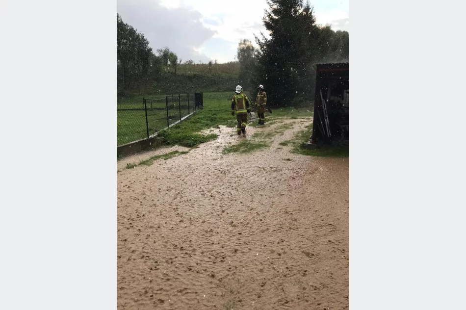 Odwodnienie drogi nie jest wystarczające - na szczęście, nie doszło do większych strat - zdjęcie 3