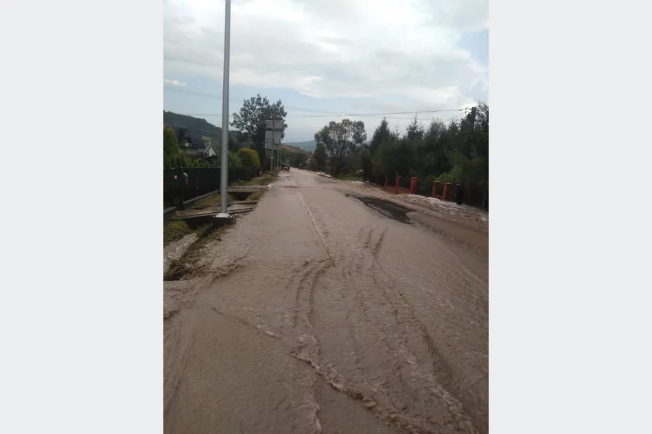 Odwodnienie drogi nie jest wystarczające - na szczęście, nie doszło do większych strat - zdjęcie 4