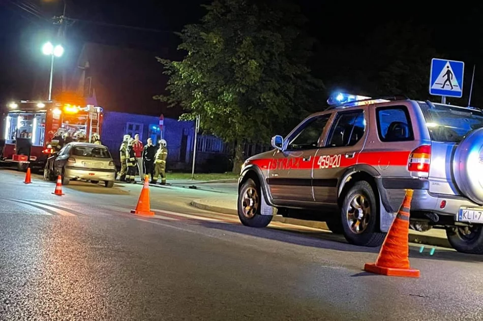 Dwa samochody zderzyły się na skrzyżowaniu - zdjęcie 3