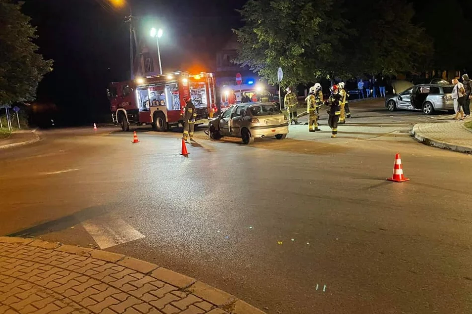 Dwa samochody zderzyły się na skrzyżowaniu - zdjęcie 5