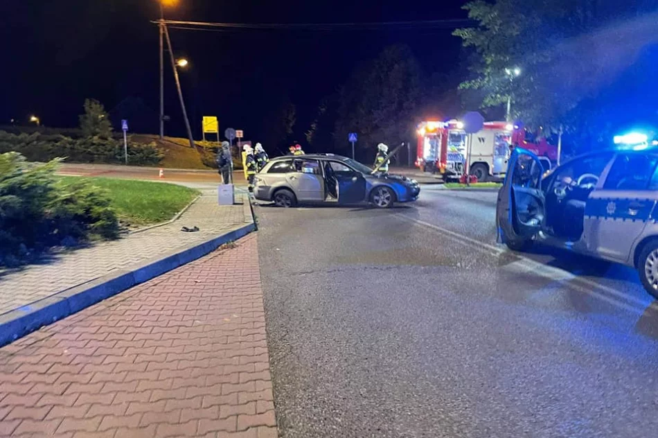 Dwa samochody zderzyły się na skrzyżowaniu - zdjęcie 8