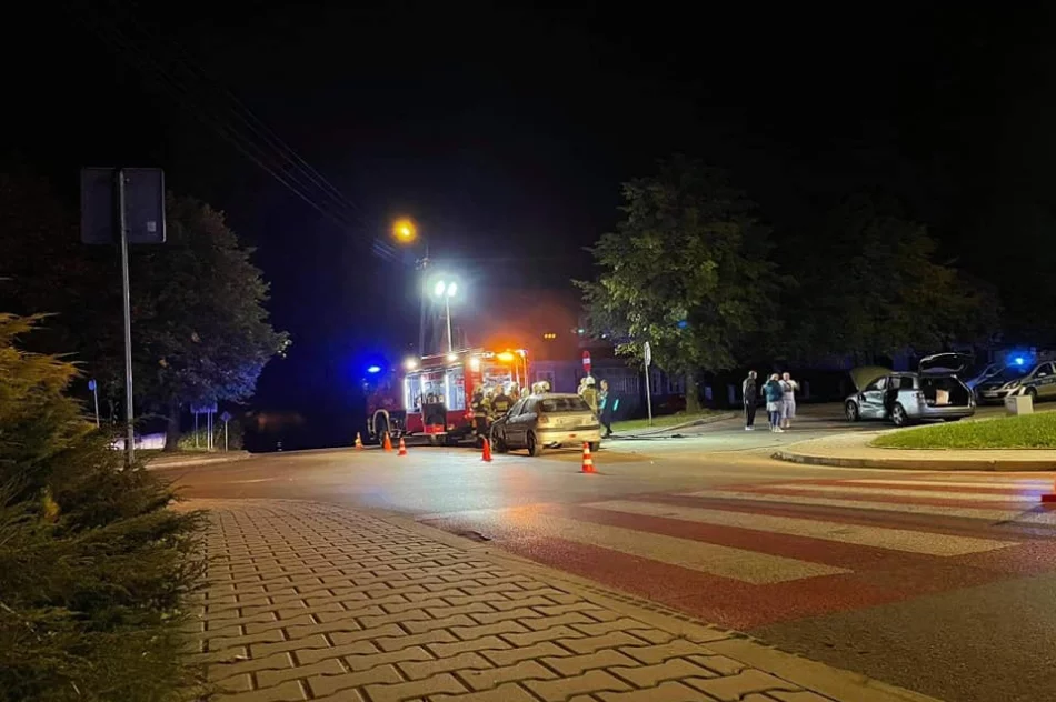 Dwa samochody zderzyły się na skrzyżowaniu - zdjęcie 13