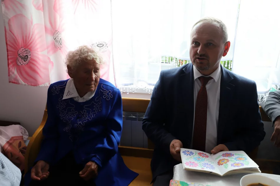 Pani Maria obchodziła 100. urodziny. Doczekała się 25 wnuków i... 62 prawnuków! - zdjęcie 4
