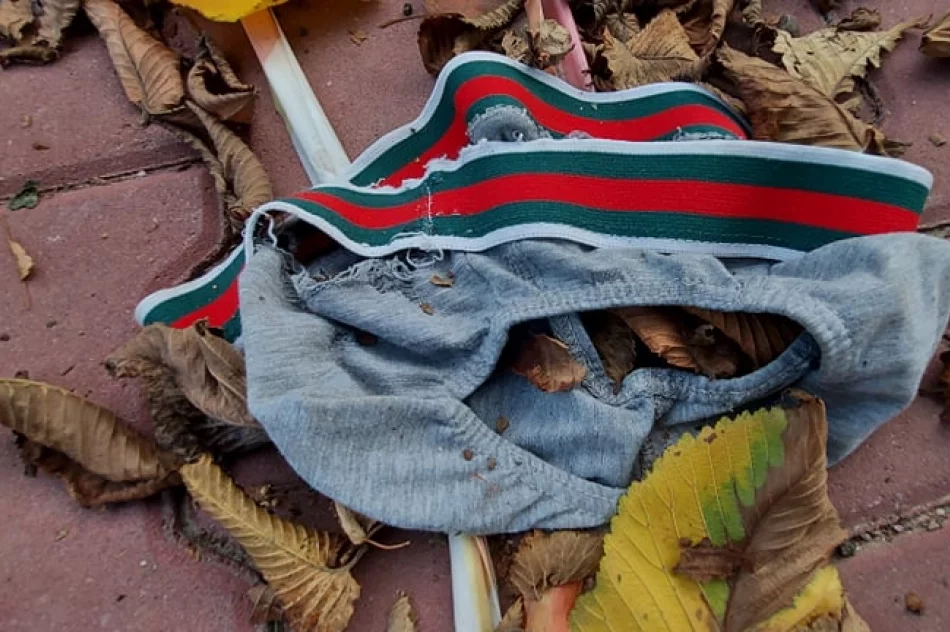 Wysypisko śmieci przy kontenerach na używaną odzież - zdjęcie 6