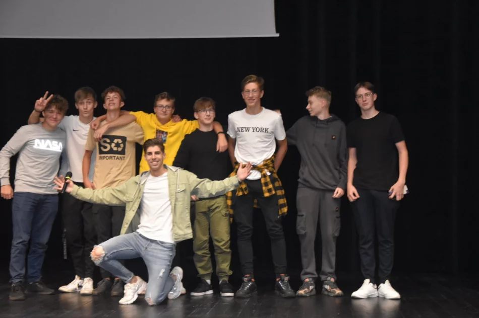 Młodzież spotkała się z youtuberem - zdjęcie 4