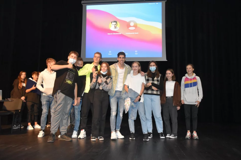 Młodzież spotkała się z youtuberem - zdjęcie 6