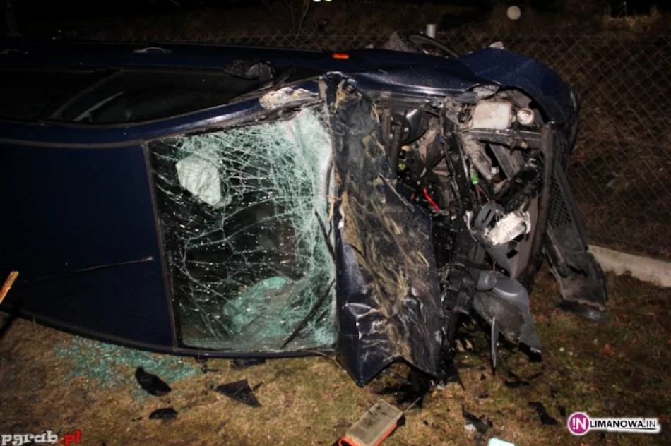 Ford wypadł z drogi i uderzył w dom - zdjęcie 2