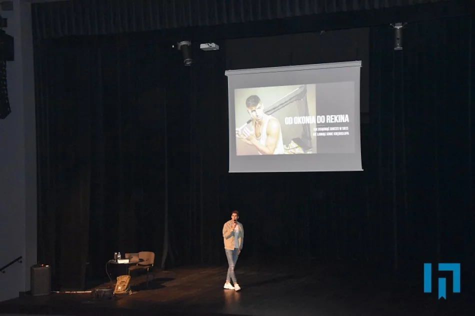 Oko w oko w Okoniem, a właściwie Marcinem Okoniewskim w bibliotece - zdjęcie 2