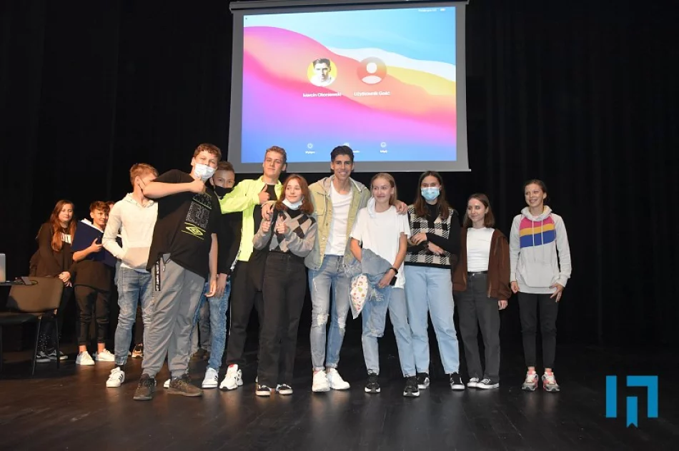 Oko w oko w Okoniem, a właściwie Marcinem Okoniewskim w bibliotece - zdjęcie 6