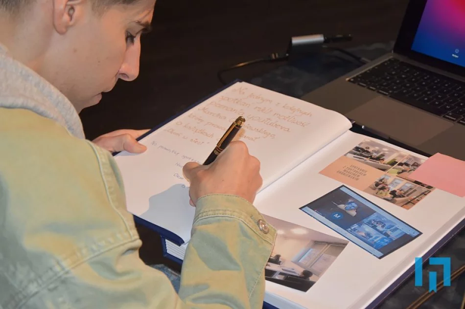 Oko w oko w Okoniem, a właściwie Marcinem Okoniewskim w bibliotece - zdjęcie 8