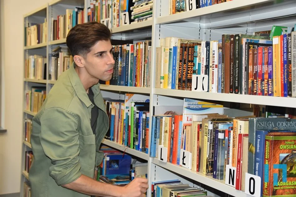 Oko w oko w Okoniem, a właściwie Marcinem Okoniewskim w bibliotece - zdjęcie 10