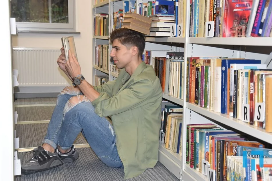 Oko w oko w Okoniem, a właściwie Marcinem Okoniewskim w bibliotece - zdjęcie 11