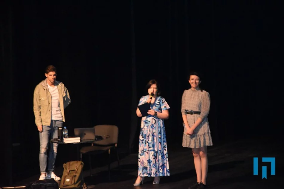 Oko w oko w Okoniem, a właściwie Marcinem Okoniewskim w bibliotece - zdjęcie 13