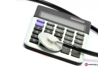 Praca ze złamanym palcem? 'Justyna może, pan też' - zdjęcie główne