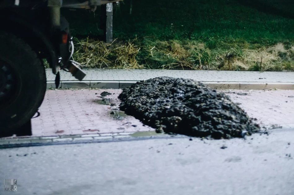 Droga zanieczyszczona... obornikiem - zdjęcie 3