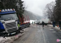 Zderzenie iveco z ciężarówką - zdjęcie główne