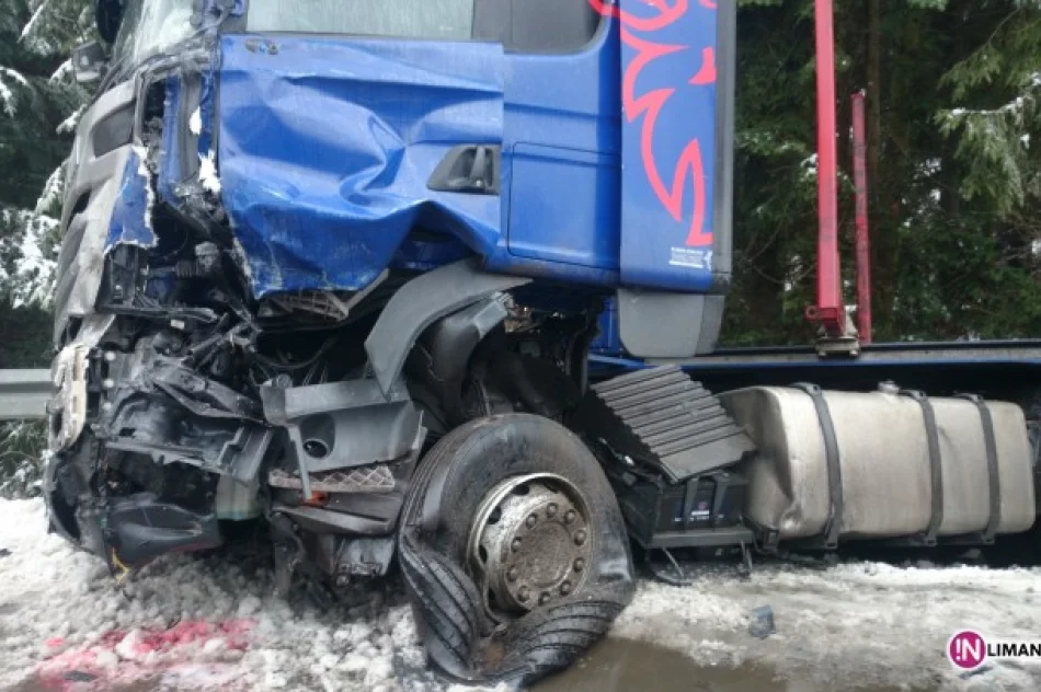 Zderzenie iveco z ciężarówką - zdjęcie 2