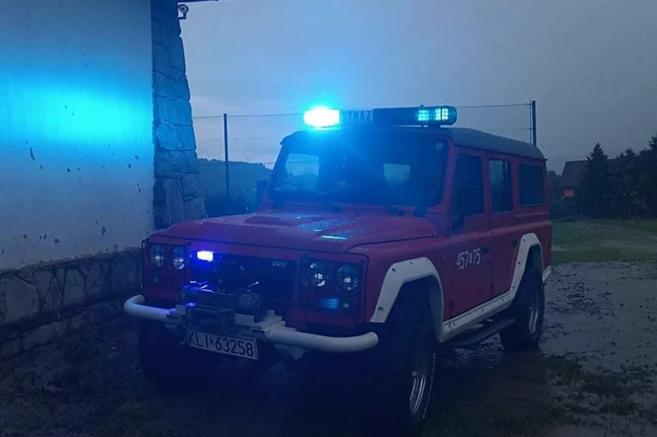 "Armagedon. Powtórka z niedzieli". Po intensywnej burzy woda znów wylała na drogę - zdjęcie 12