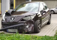 Zderzenie trzech pojazdów na drodze powiatowej - zdjęcie główne