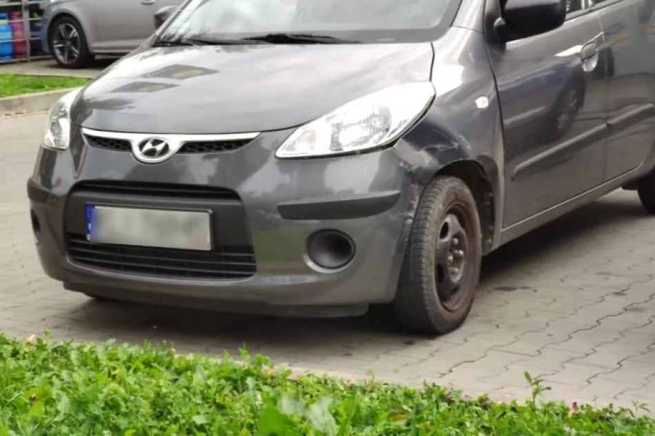 Zderzenie trzech pojazdów na drodze powiatowej - zdjęcie 2