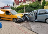 Czołowe zderzenie, jedna osoba trafiła do szpitala - zdjęcie główne