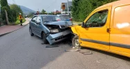 Czołowe zderzenie, jedna osoba trafiła do szpitala - zdjęcie 2