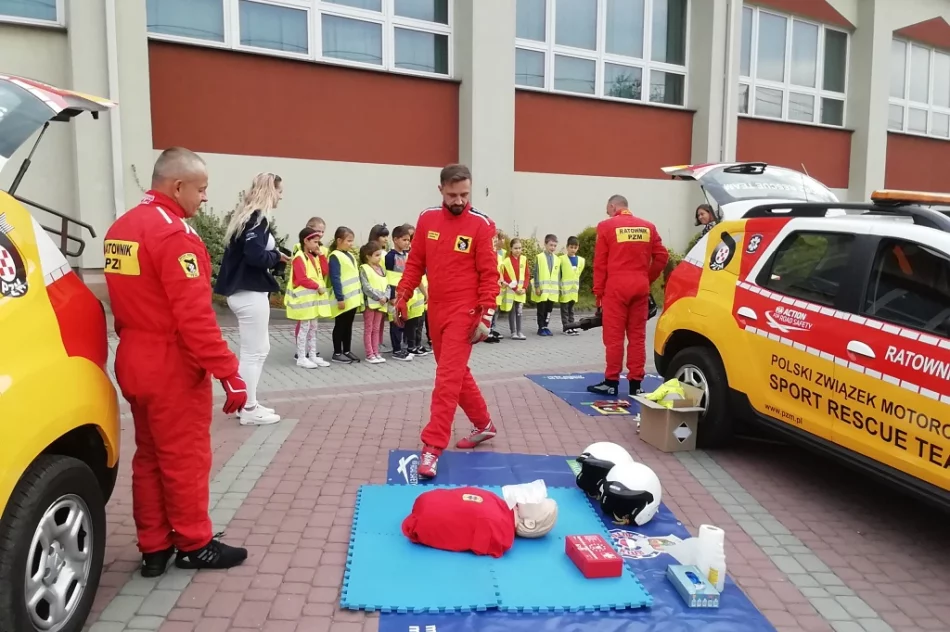 Punkt kontroli kierowców pod szkołą. Za wykroczenie mandat i... sok z cytryny - zdjęcie 9